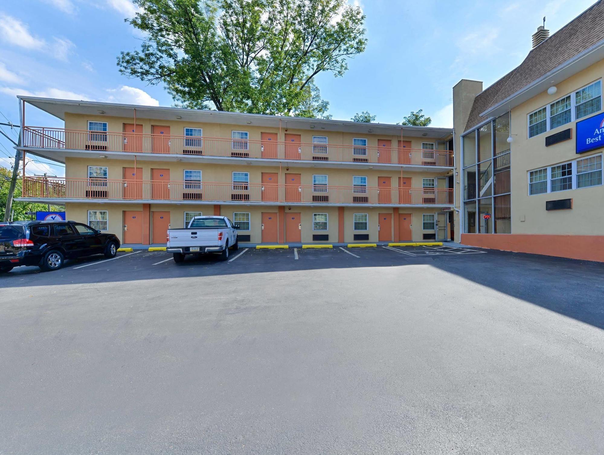Americas Best Value Inn Media Philadelphia Екстер'єр фото